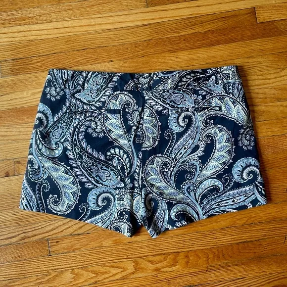 Banana Republic Hampton Fit Shorts - Picture 2 of 6